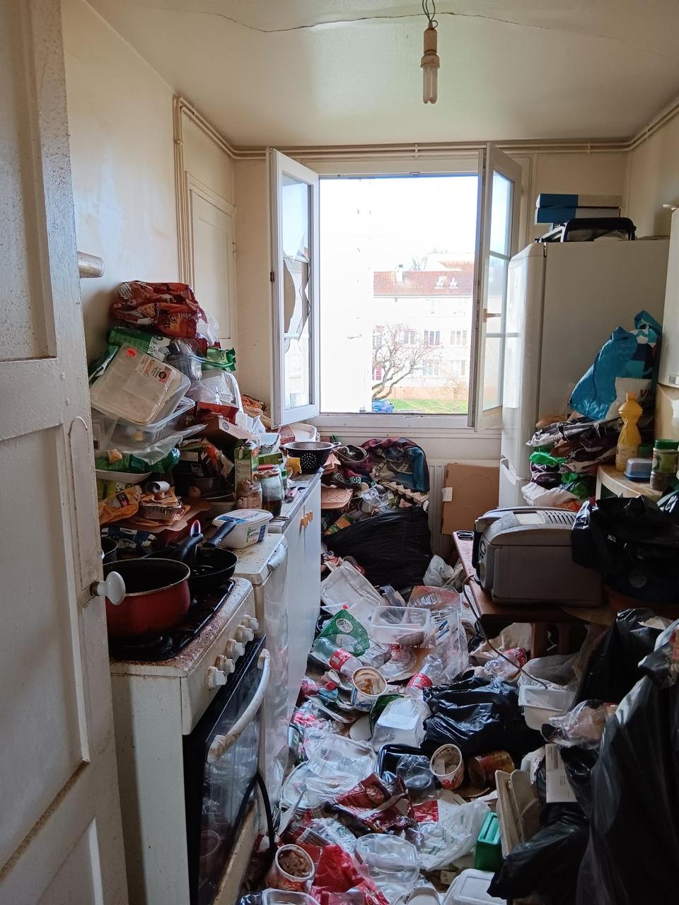 Prévenir les risques sanitaires lors du nettoyage de scènes traumatiques IMG 20241217 WA0040
